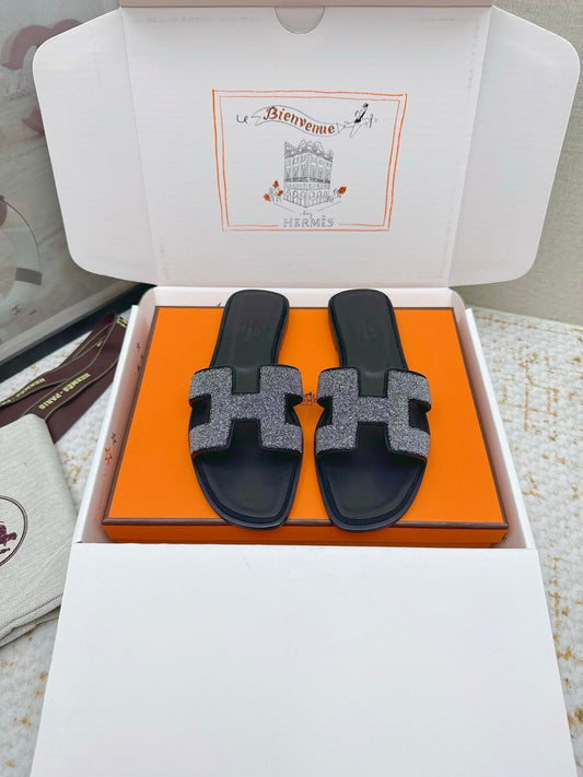 HM 26ss Oran Sandals Black Rhinestone Cowhide 625260
