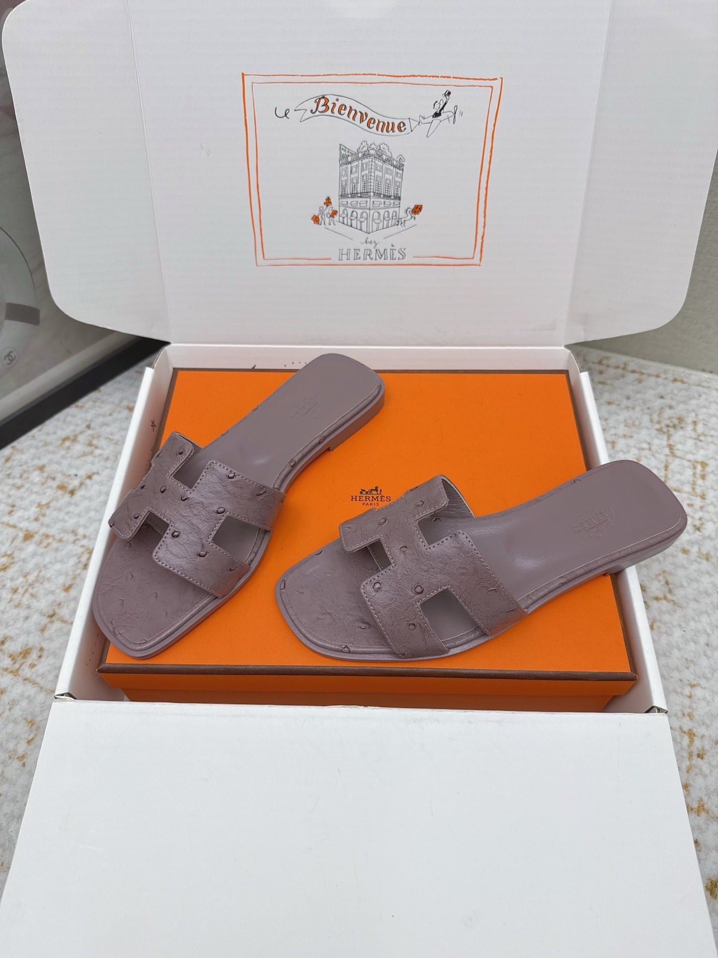 HM 26ss Oran Sandals Dusty Lavender Ostrich Leather 625104