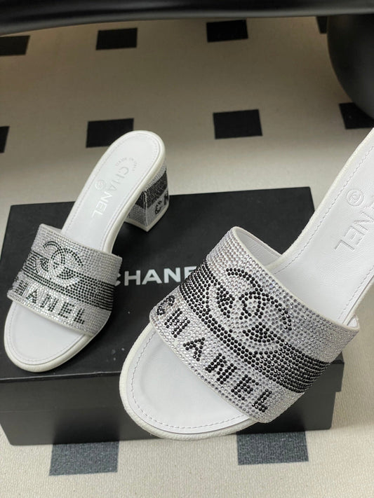 CC 26s Sandals 70 White Gray Sheepskin Rhinestones 649512