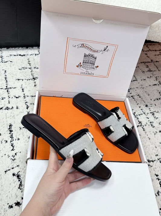 HM 26ss Oran Sandals Black White Canvas Cowhide 617213