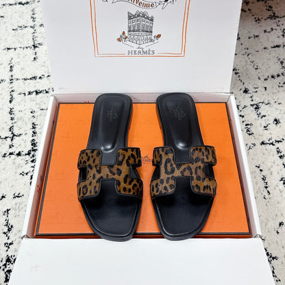 HM 26ss Oran Sandals Brown Black Sheepskin 617219