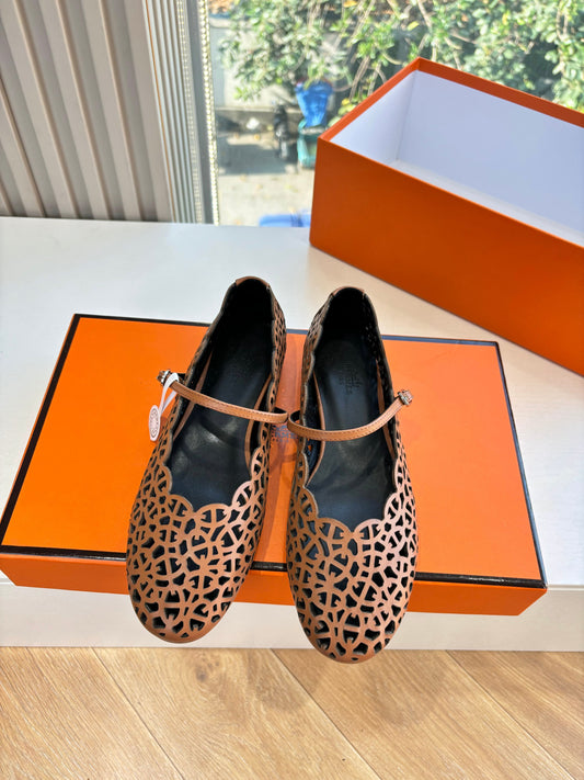 HM 26ss Pig-Nose Ballet Flat Brown Black Cowhide 603930