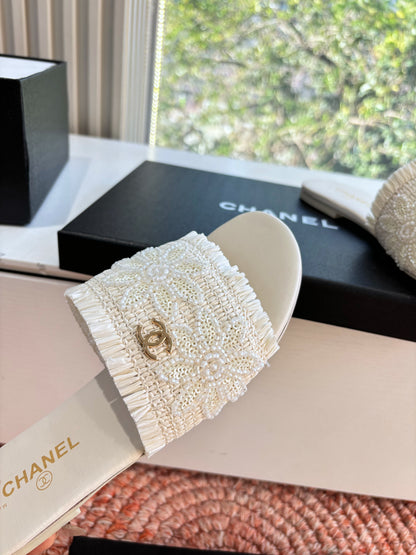 CC 26s Slippers White Fabric Sheepskin 648232