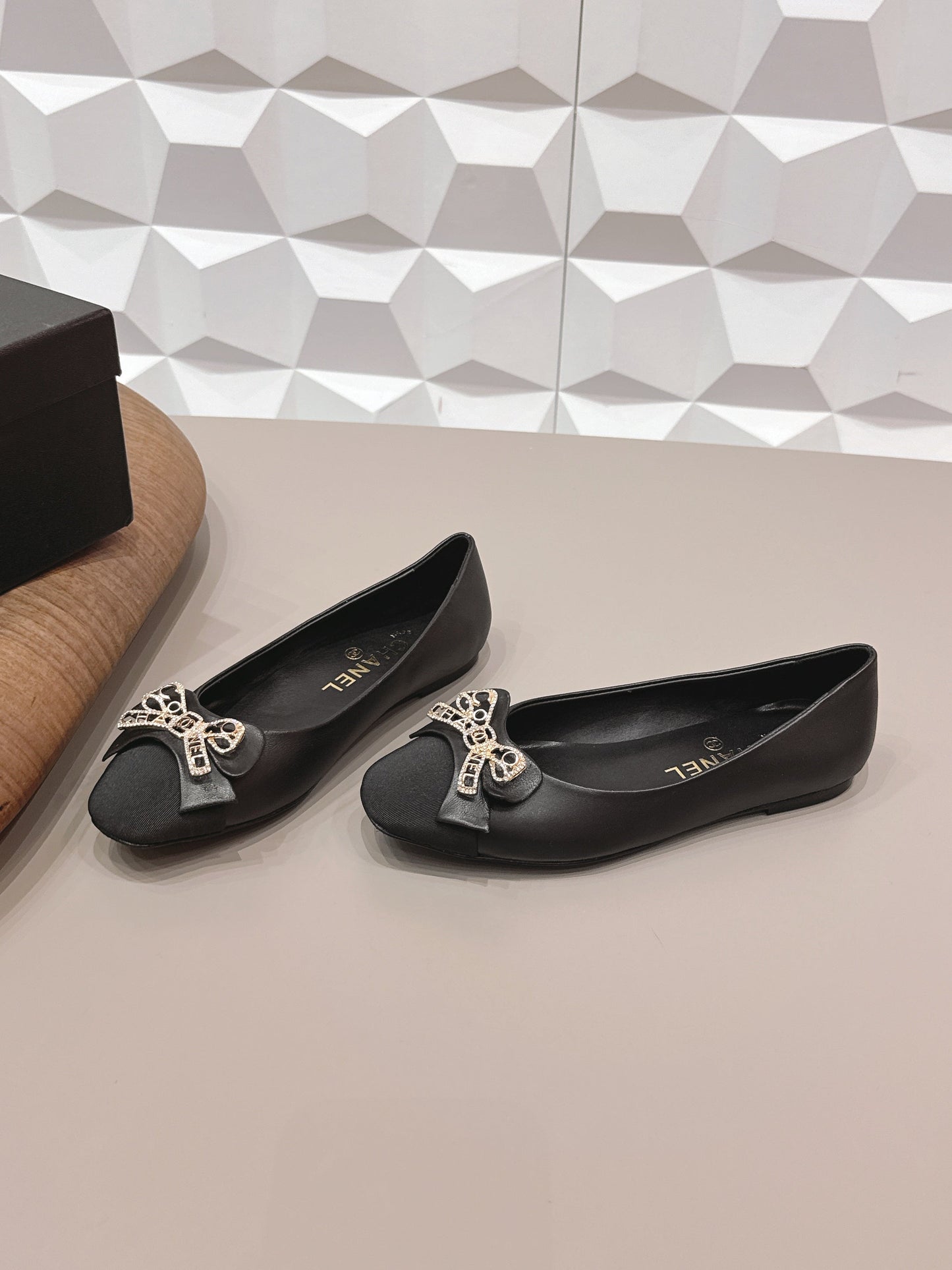 CC 26s Ballet Flats Black Sheepskin 650290