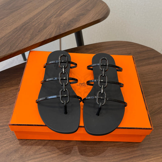 HM 26ss Pig Nose Sandals Black Rubber 624767