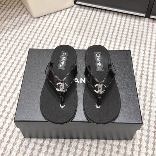 CC 26s Thong Sandals Black Suede Sheepskin 632352
