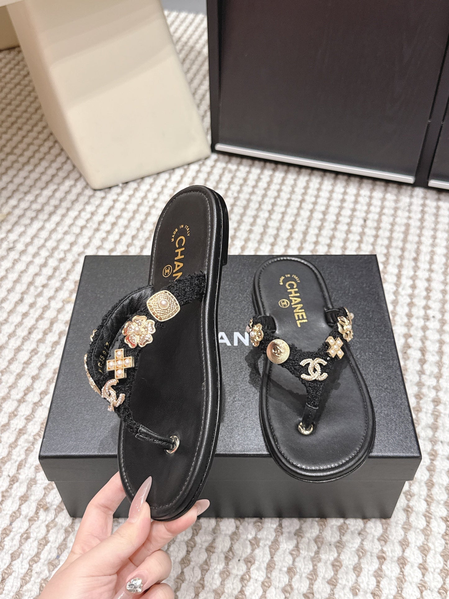 CC 26s Thong Sandals Sheepskin Gold Charm 632369