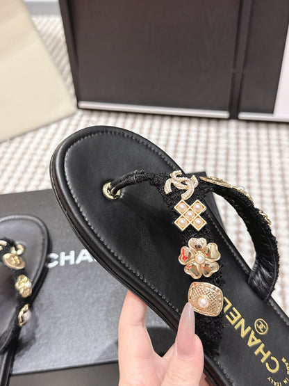 CC 26s Thong Sandals Sheepskin Gold Charm 632369