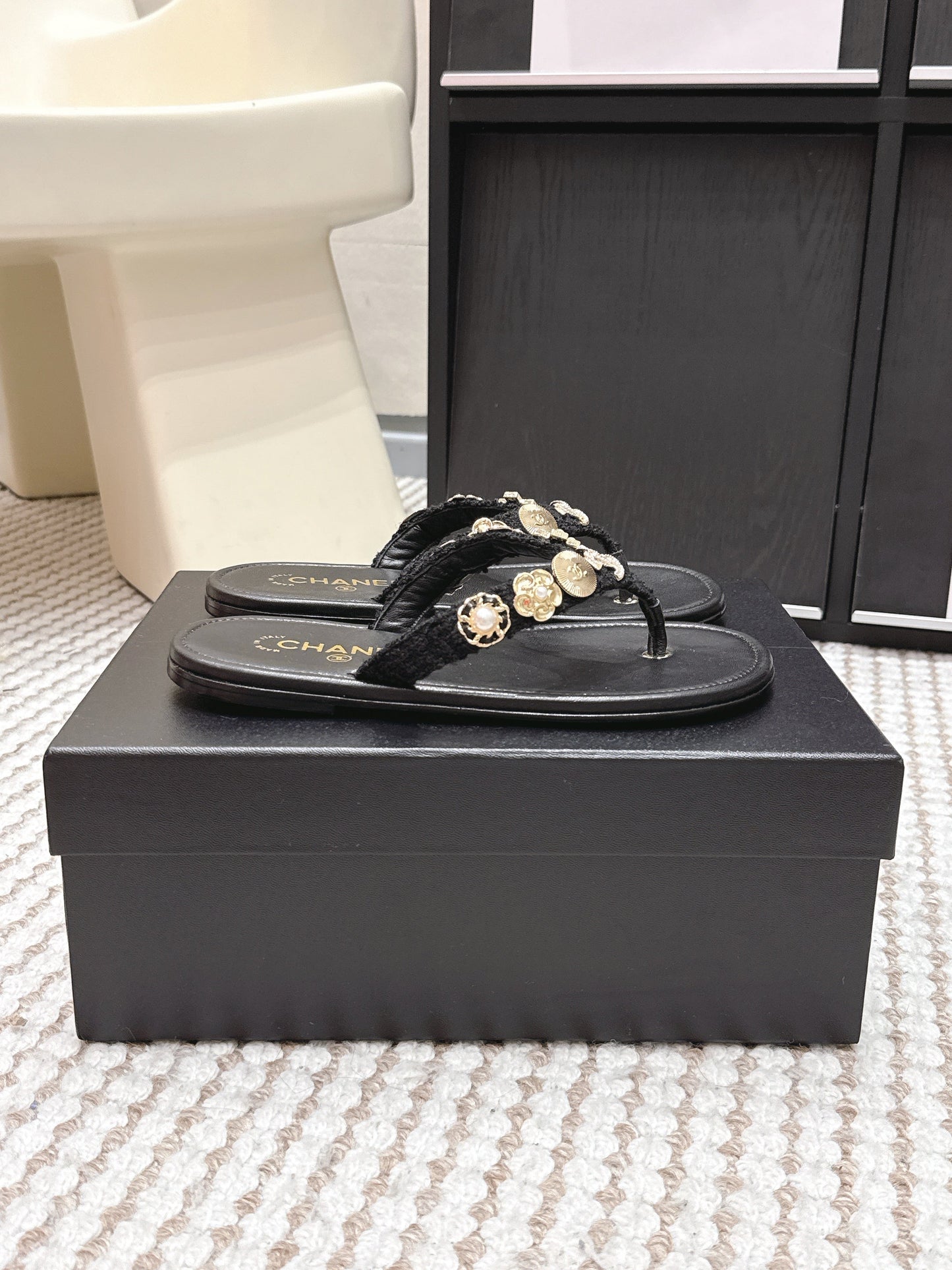 CC 26s Thong Sandals Sheepskin Gold Charm 632369