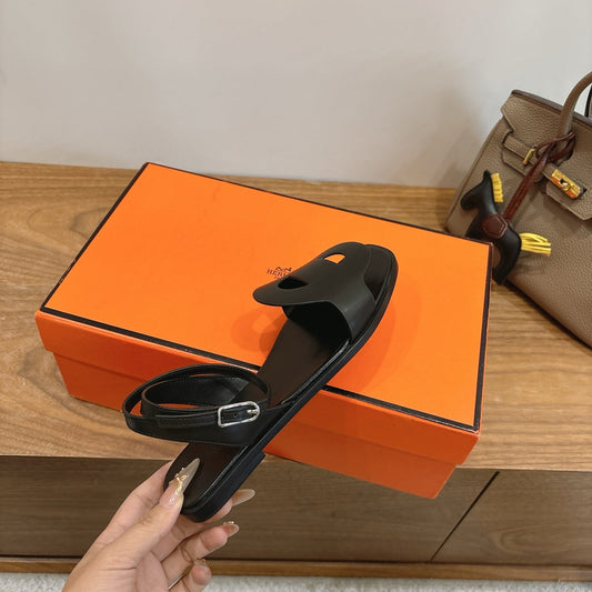 HM 26ss Flat Sandal  Black Calfskin 638412