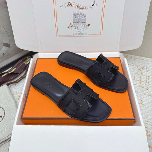 HM 26ss Oran Sandals Black Sheepskin Rhinestone 625231
