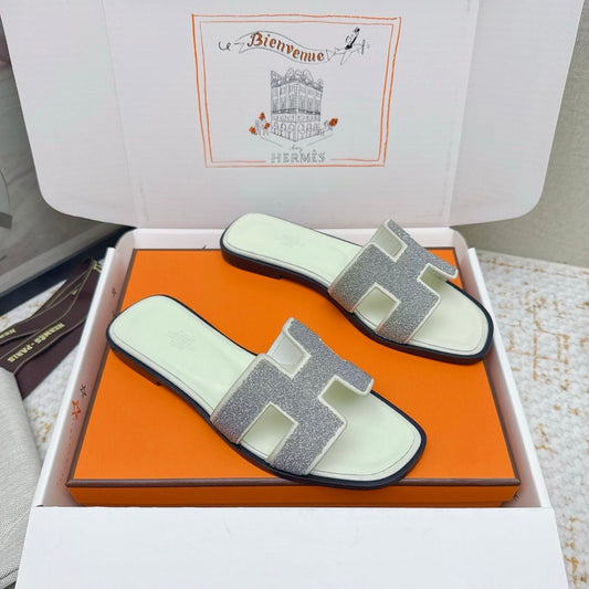 HM 26ss Oran Sandals Cream Gray Rhinestone Cowhide 625262
