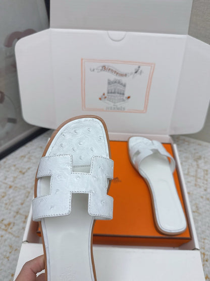 HM 26ss Oran Sandals Milk White Ostrich Leather 625088