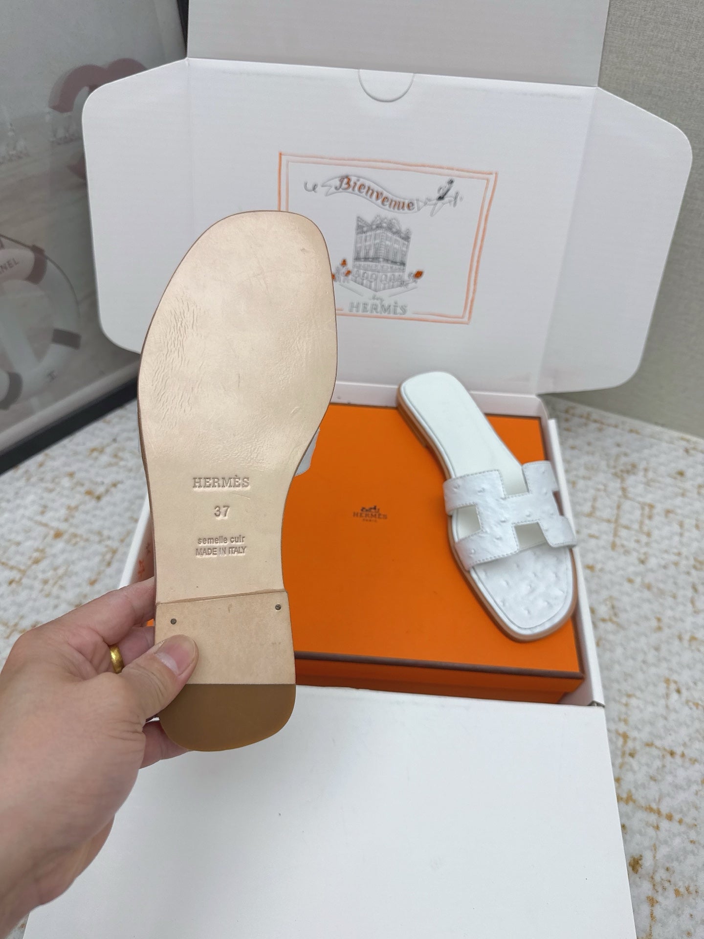 HM 26ss Oran Sandals Milk White Ostrich Leather 625088