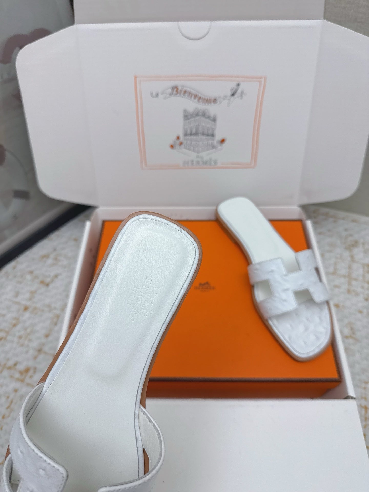 HM 26ss Oran Sandals Milk White Ostrich Leather 625088