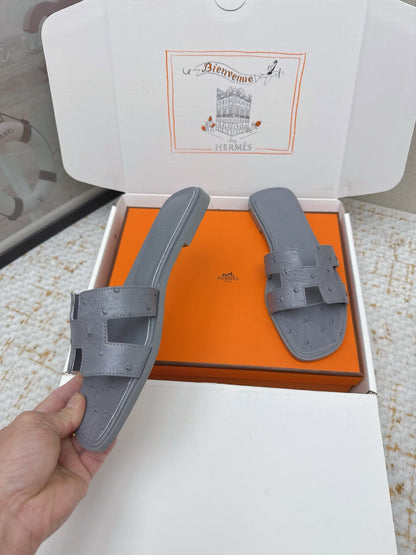 HM 26ss Oran Sandals Cool Grey Ostrich Leather 625098