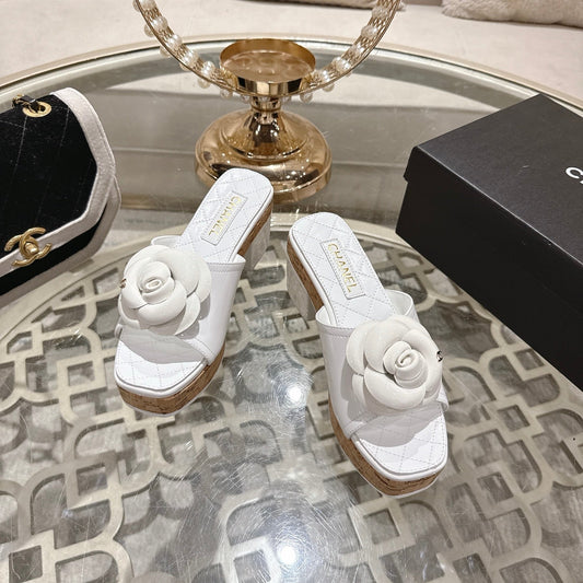 CC 26s Camellia Platform Slippers 65 White Patent Leather 627043
