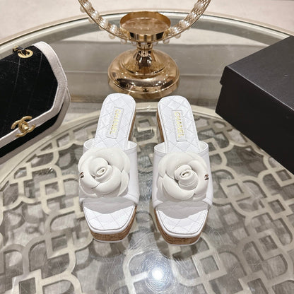CC 26s Camellia Platform Slippers 65 White Patent Leather 627043