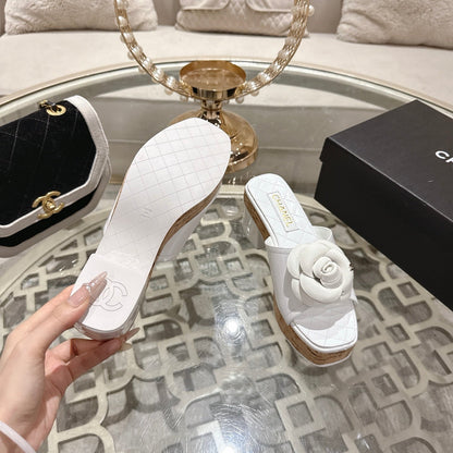 CC 26s Camellia Platform Slippers 65 White Patent Leather 627043