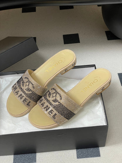 CC 26s Flat Sandals Beige Sheepskin Rhinestones 649514