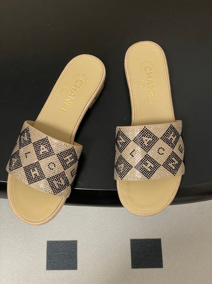 CC 26s Flat Sandals Beige Sheepskin Rhinestones 649520