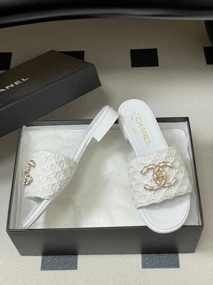 CC 26s Flat Slippers White Fabric Sheepskin 649491