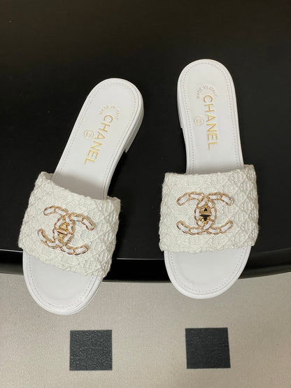 CC 26s Flat Slippers White Fabric Sheepskin 649491