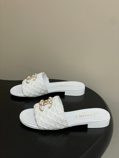 CC 26s Flat Slippers White Fabric Sheepskin 649491