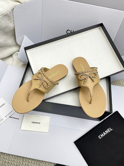 CC 26s Thong Sandals Beige Sheepskin 645321