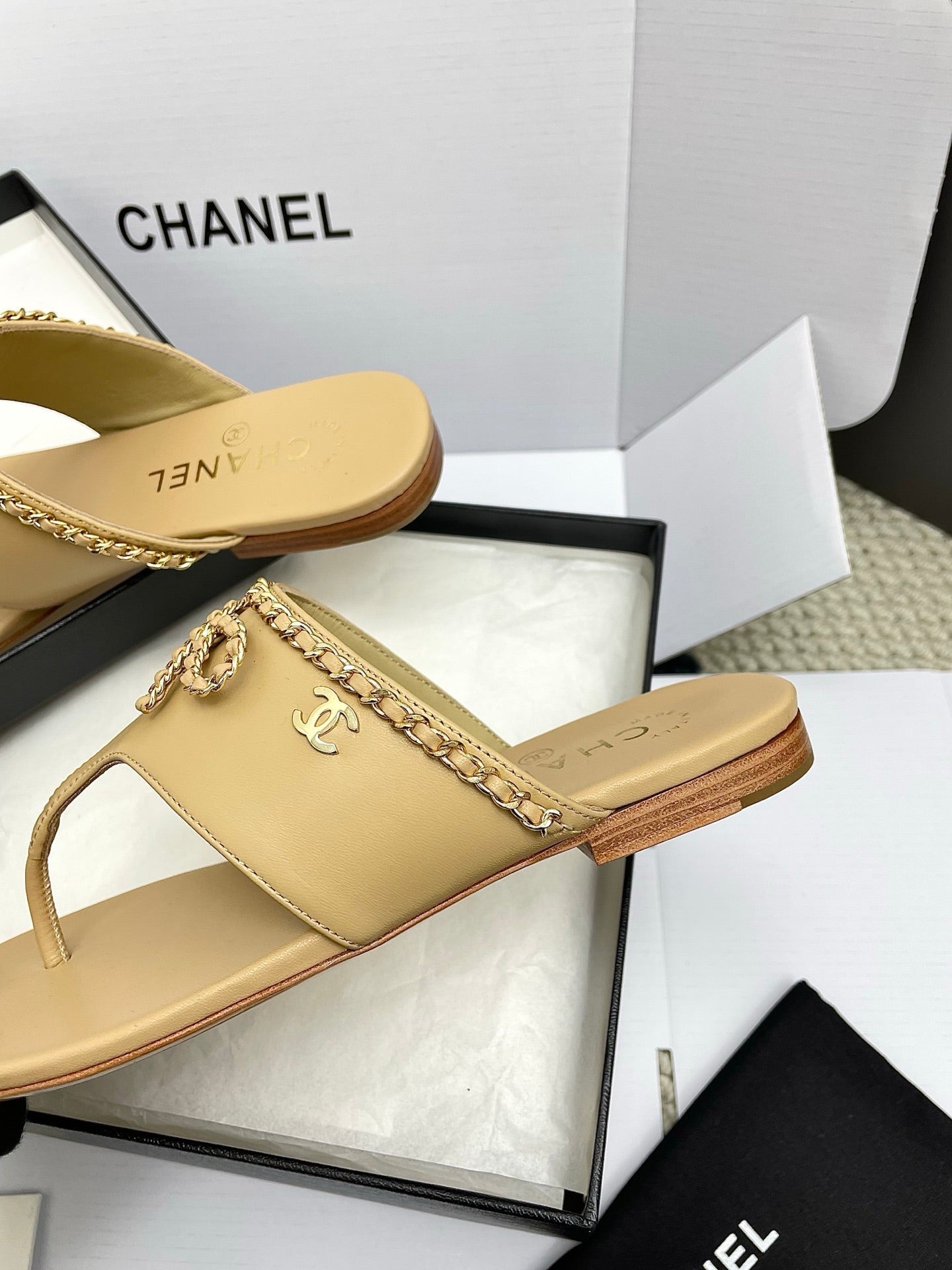CC 26s Thong Sandals Beige Sheepskin 645321