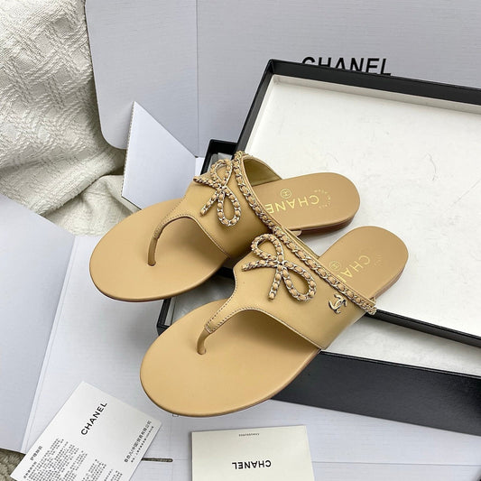 CC 26s Thong Sandals Beige Sheepskin 645321