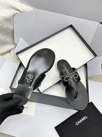 CC 26s Thong Sandals Black Sheepskin 645322