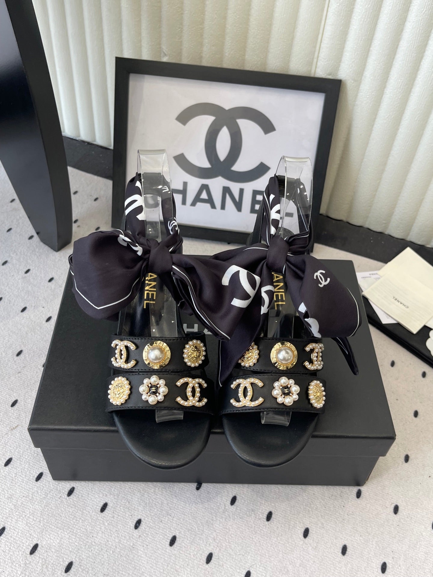 CC 26s Sandals 55 Black Sheepskin Mixed Gold Charm 650082