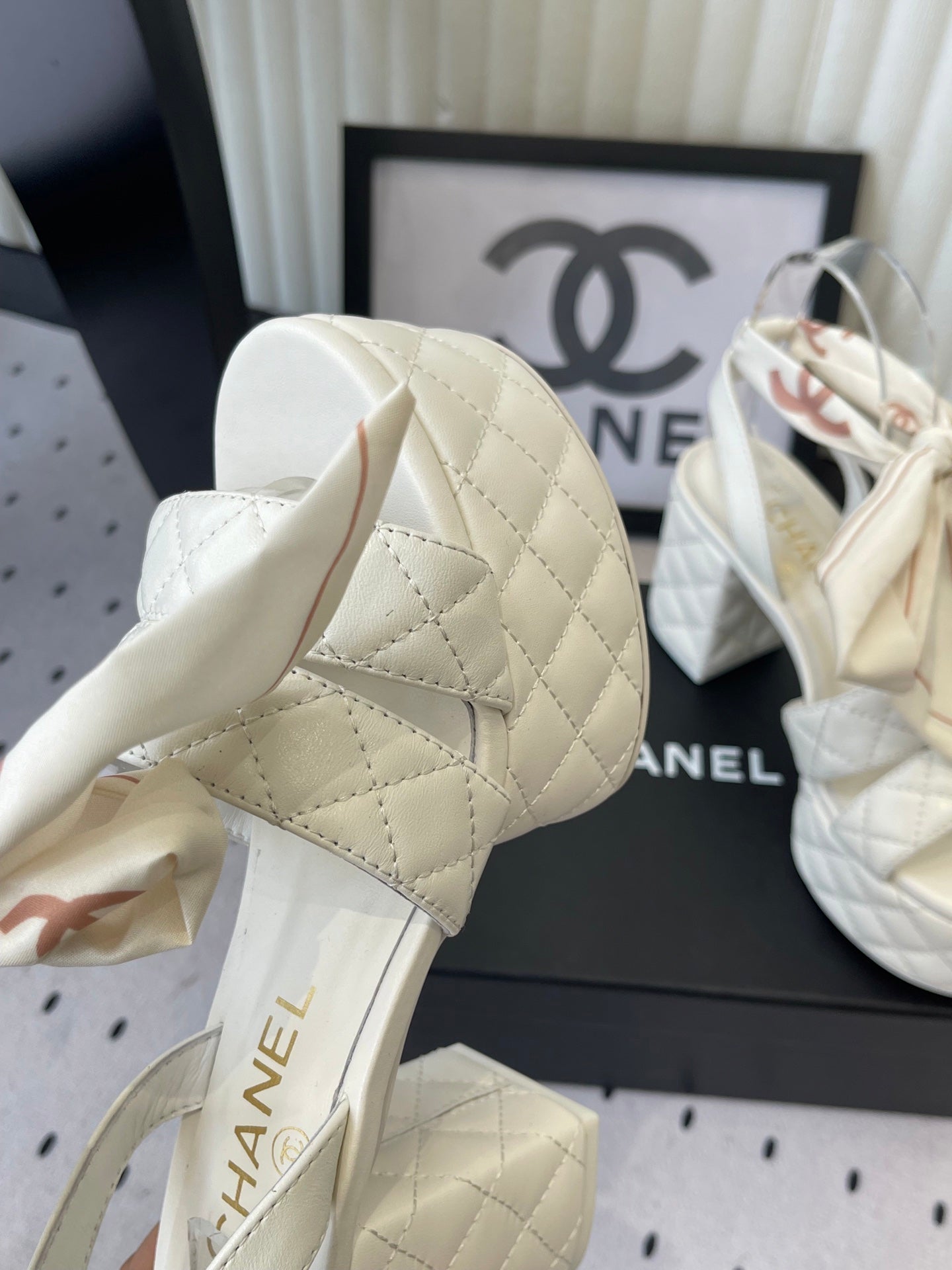 CC 26s Platform Sandals 75 White Sheepskin 650085