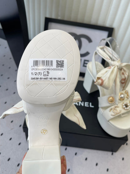 CC 26s Platform Sandals 75 White Sheepskin Mixed Gold Charm 650089