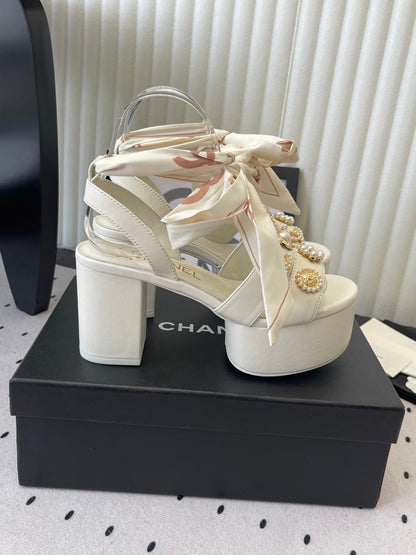 CC 26s Platform Sandals 75 White Sheepskin Mixed Gold Charm 650089