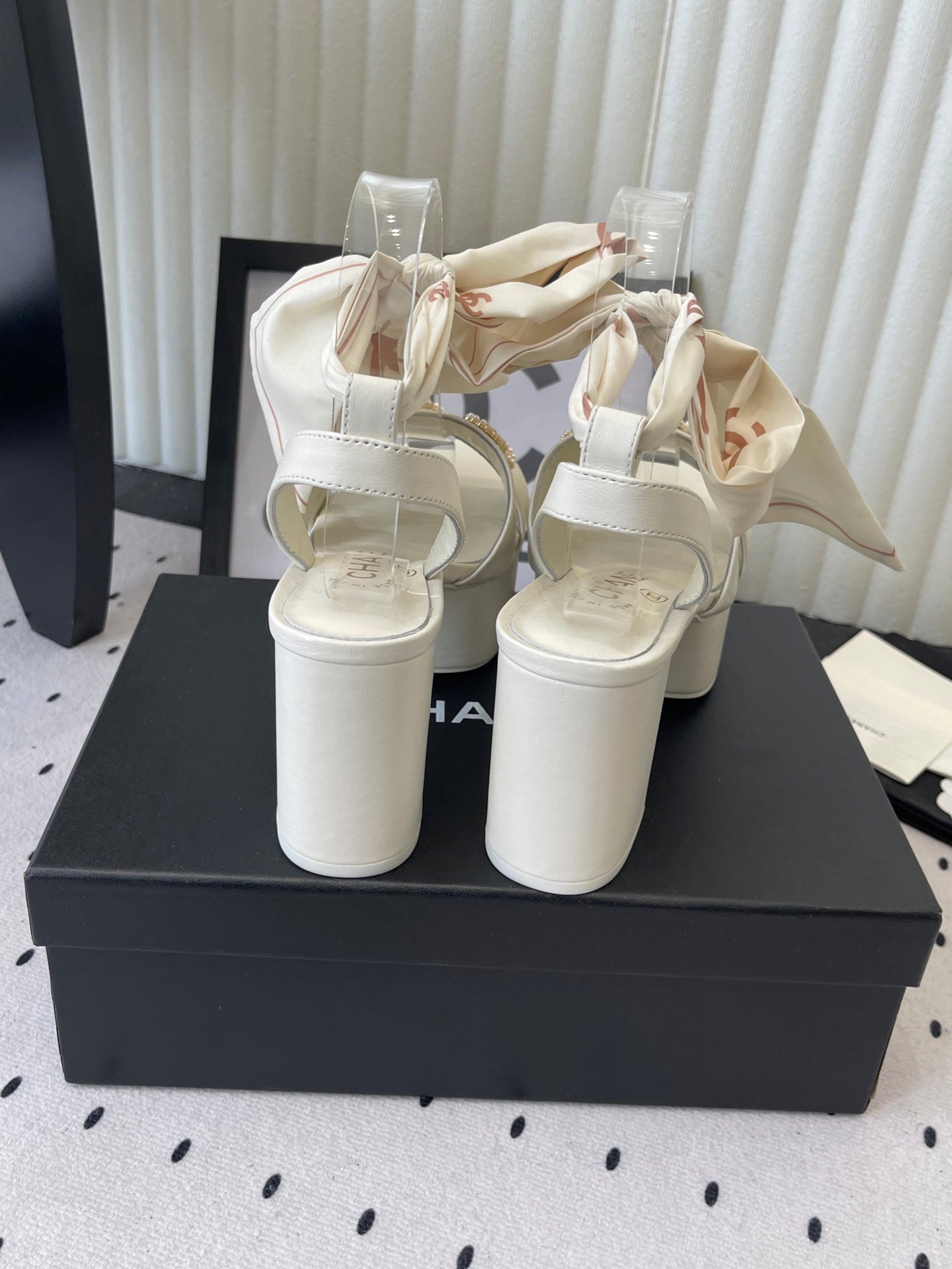 CC 26s Platform Sandals 75 White Sheepskin Mixed Gold Charm 650089