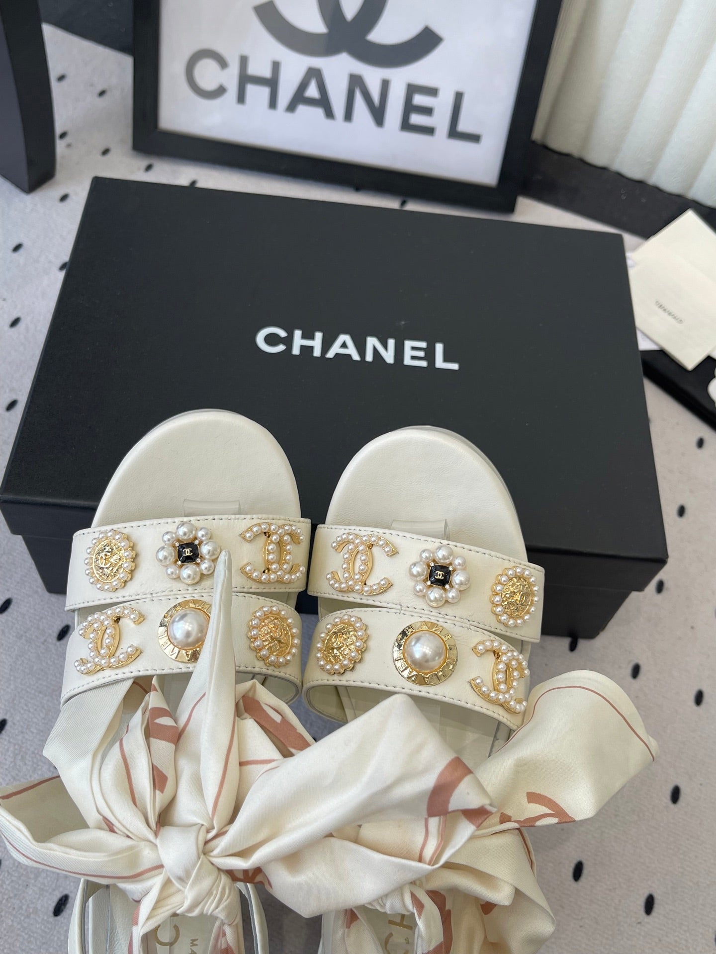 CC 26s Platform Sandals 75 White Sheepskin Mixed Gold Charm 650089